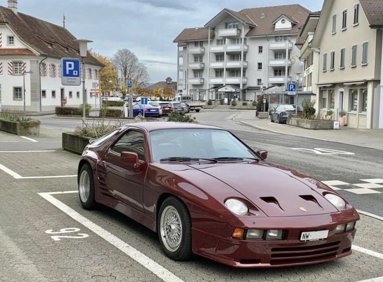 Porsche 928