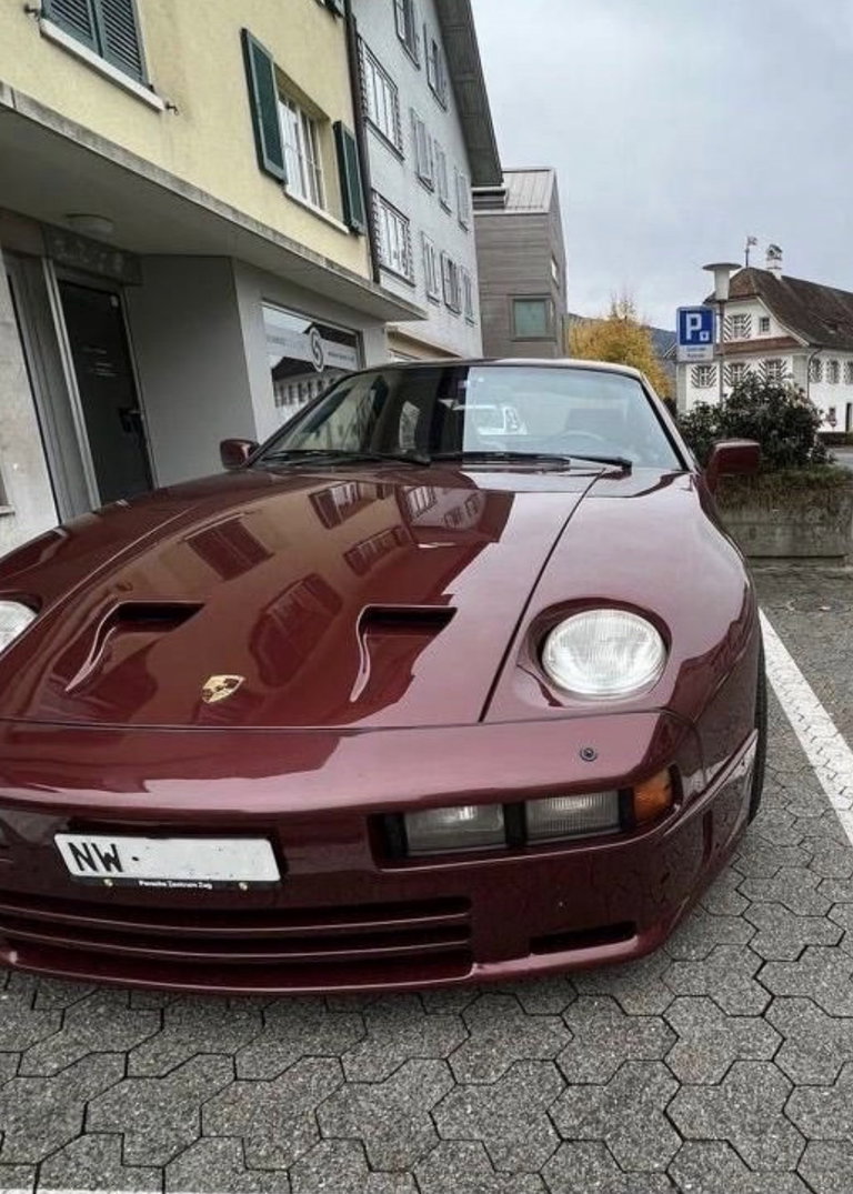Porsche 928