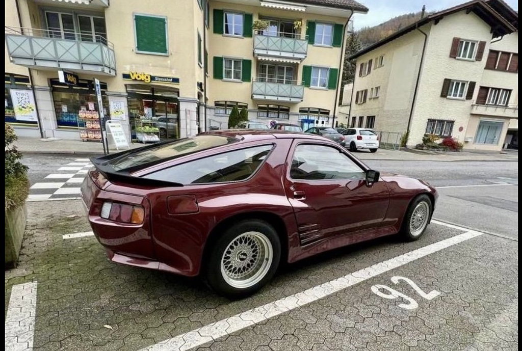 Porsche 928