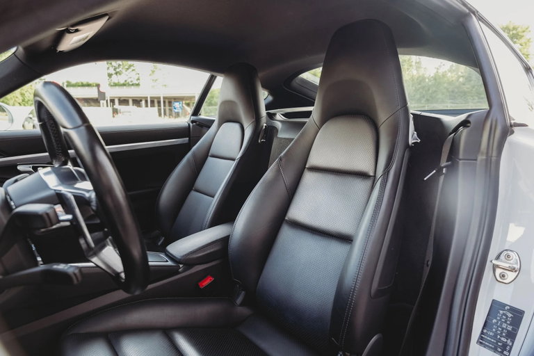 Porsche 718 Cayman