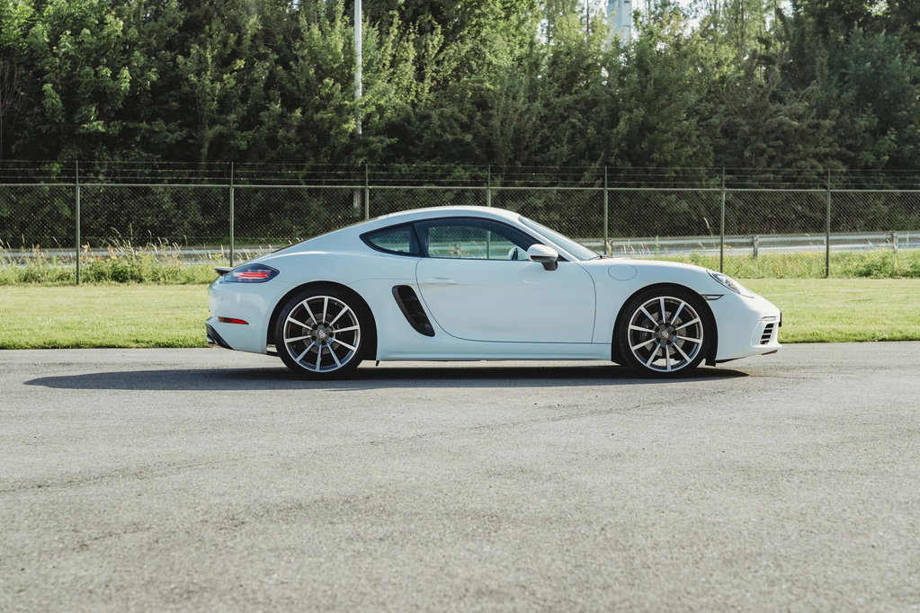 Porsche 718 Cayman