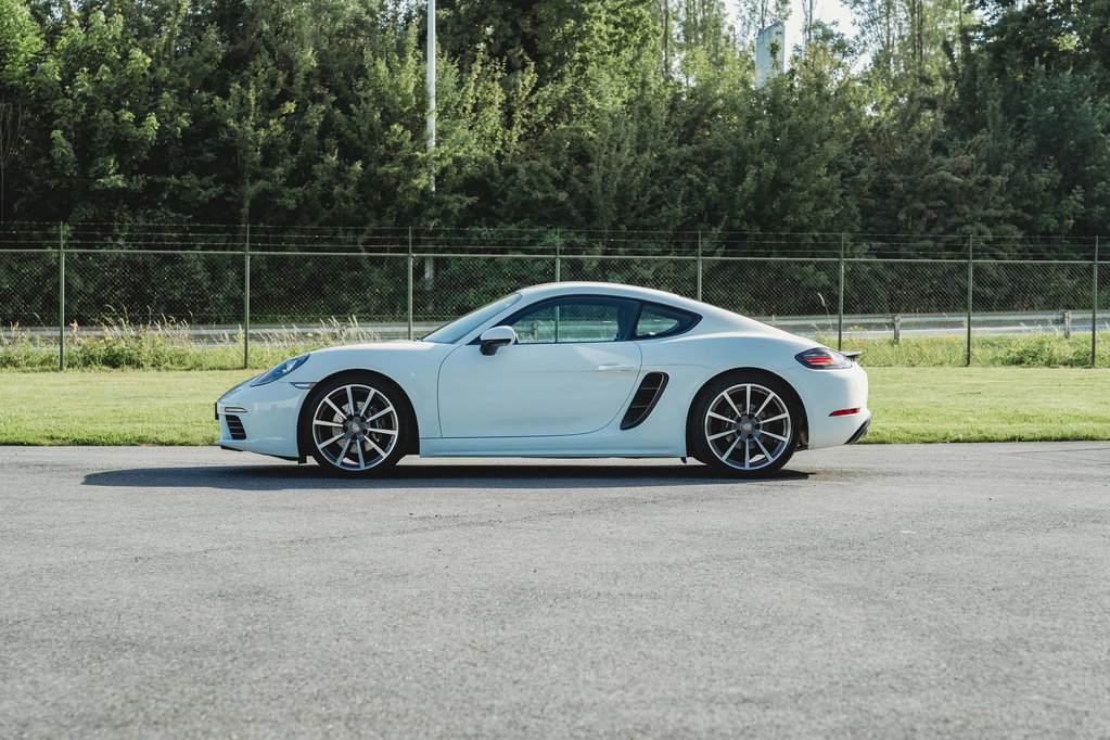 Porsche 718 Cayman