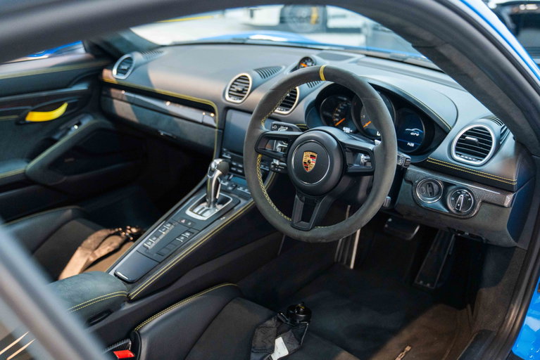 Porsche 718 Cayman GT4