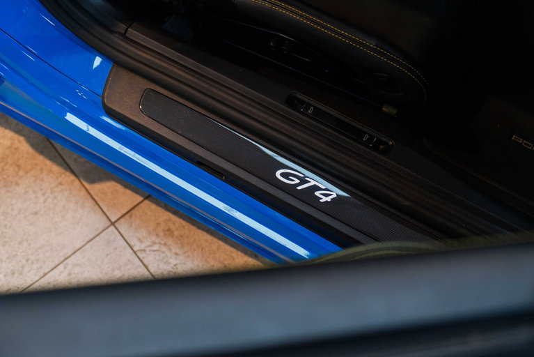 Porsche 718 Cayman GT4