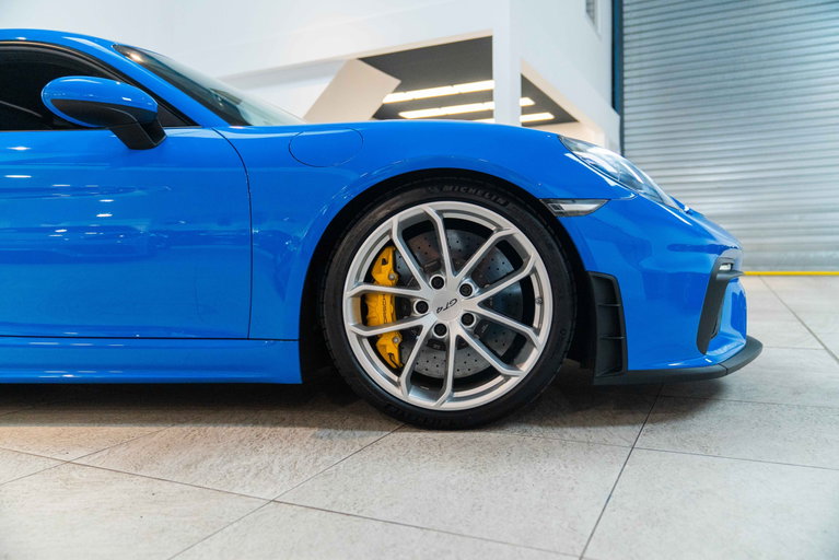 Porsche 718 Cayman GT4