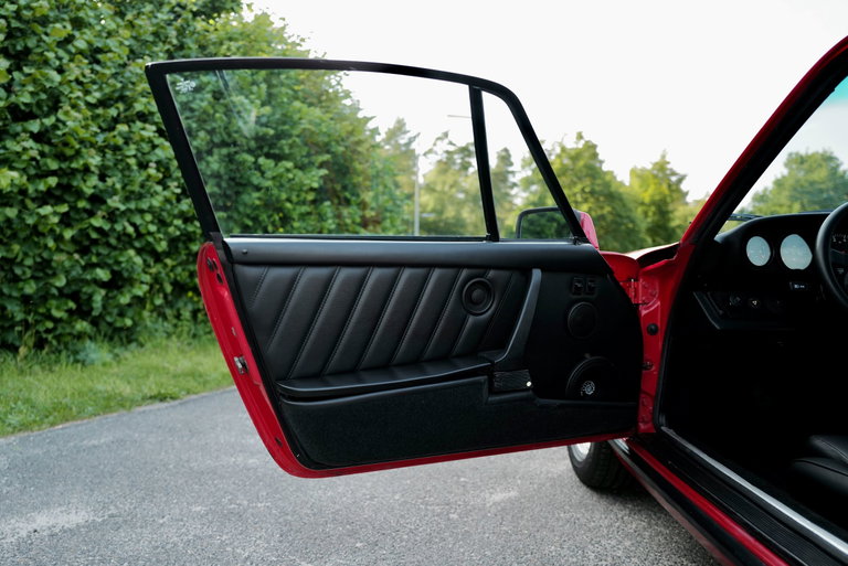 Porsche 911 Carrera 3.2 (US)
