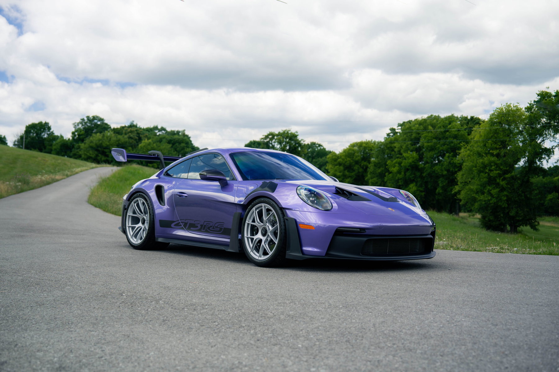 Porsche in Viola Metallic 4VN - Color Overview - elferspot.com