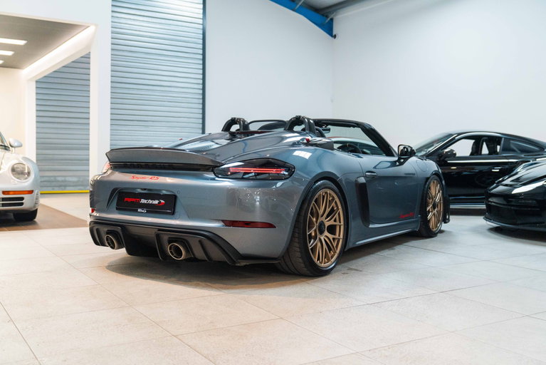 Porsche 718 Spyder RS