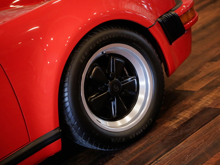 Porsche 911 Carrera 3.2 Speedster