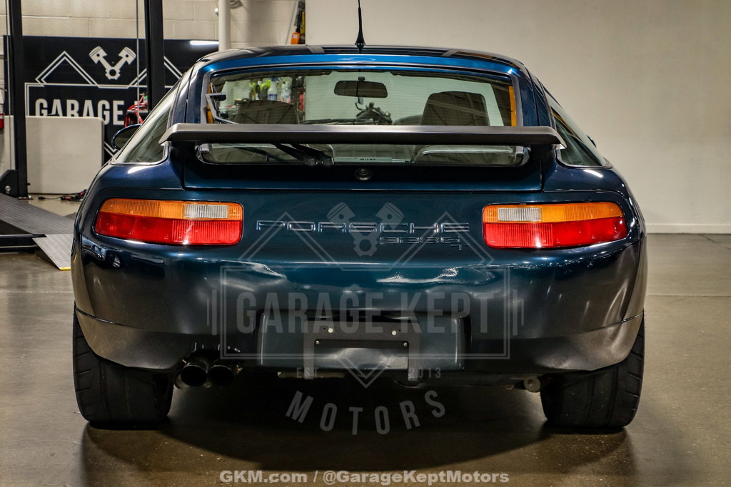 Porsche 928 GT