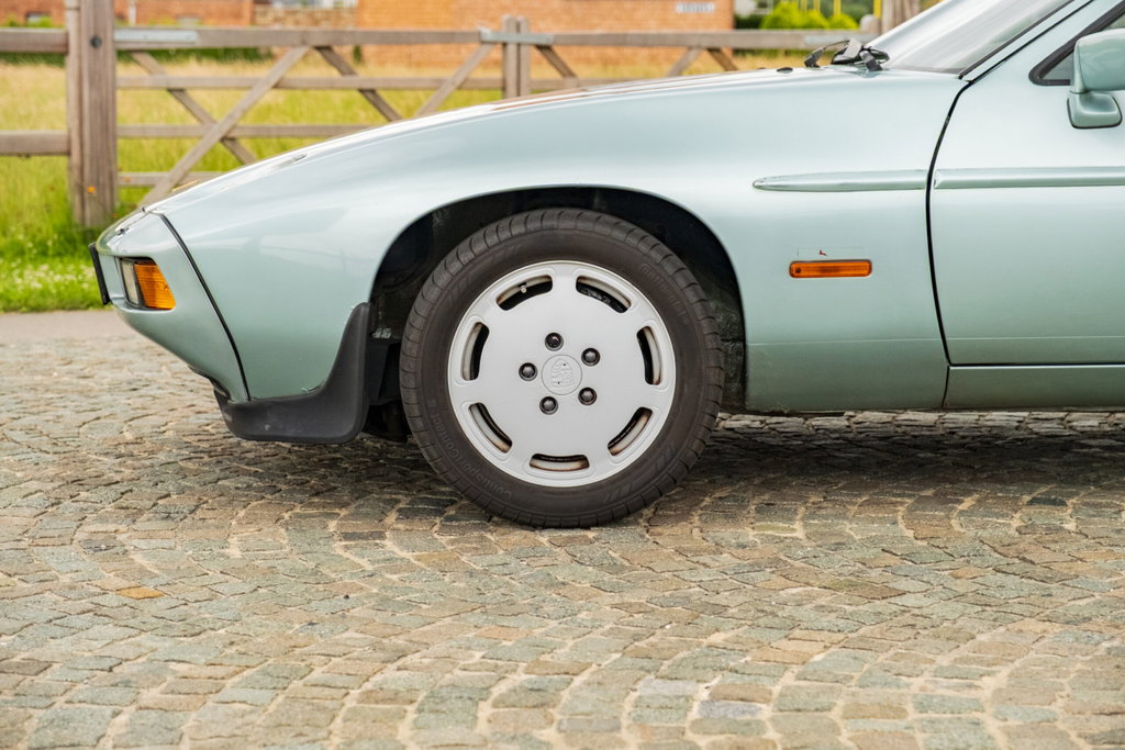 Porsche 928 S