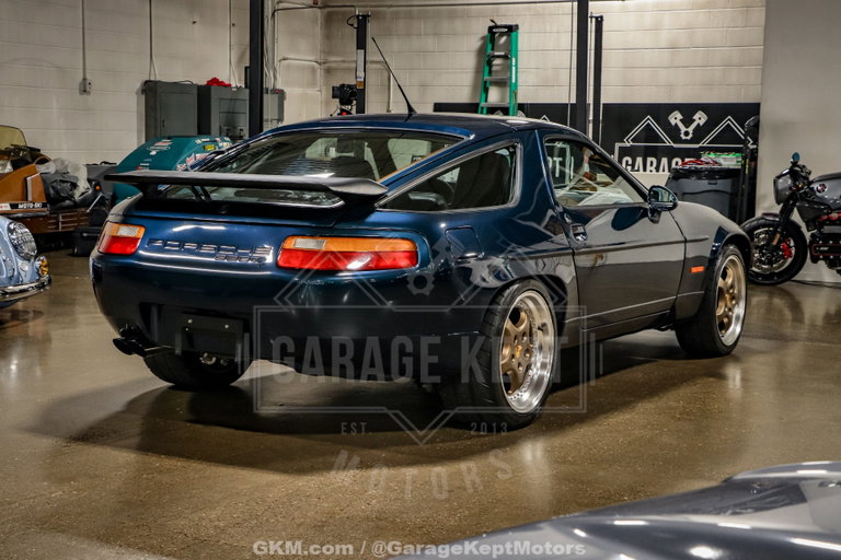 Porsche 928 GT