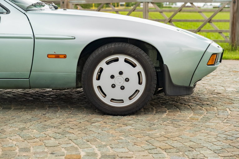 Porsche 928 S