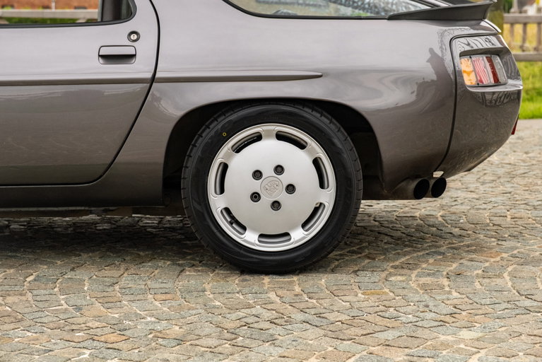 Porsche 928 S