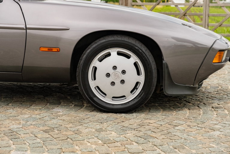 Porsche 928 S