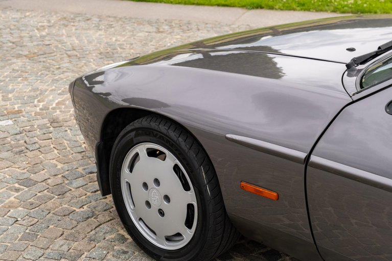 Porsche 928 S
