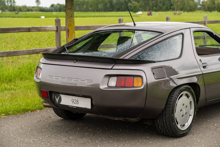 Porsche 928 S