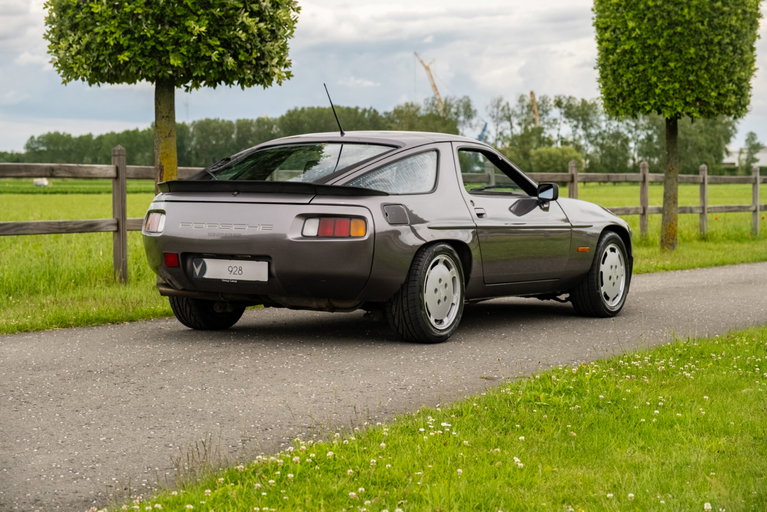 Porsche 928 S
