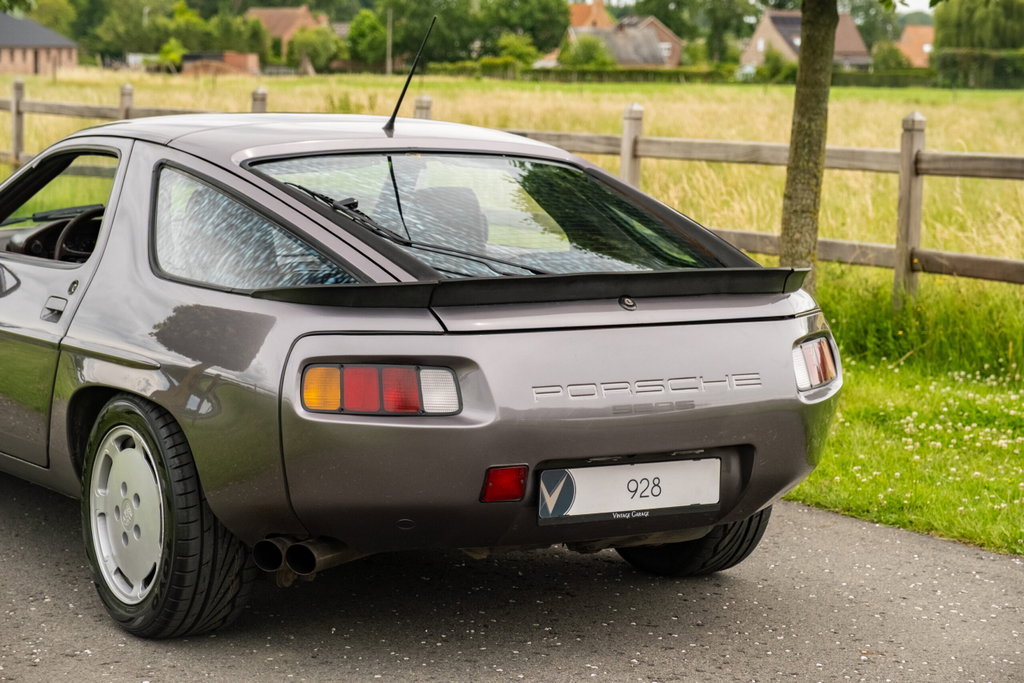 Porsche 928 S