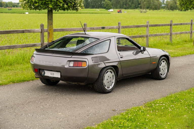 Porsche 928 S