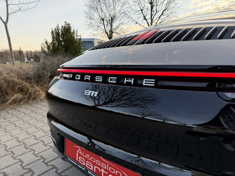 Porsche 992 Carrera 4