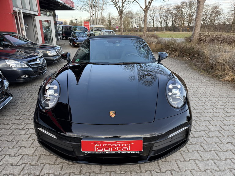 Porsche 992 Carrera 4