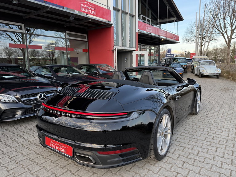 Porsche 992 Carrera 4