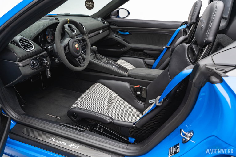 Porsche 718 Spyder RS