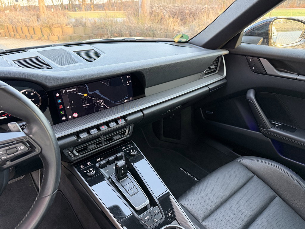 Porsche 992 Carrera 4