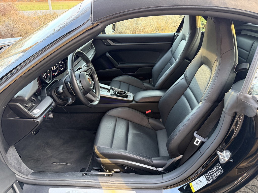 Porsche 992 Carrera 4