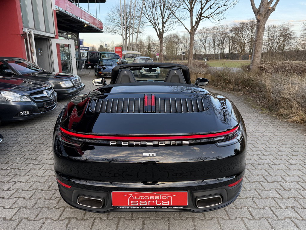 Porsche 992 Carrera 4