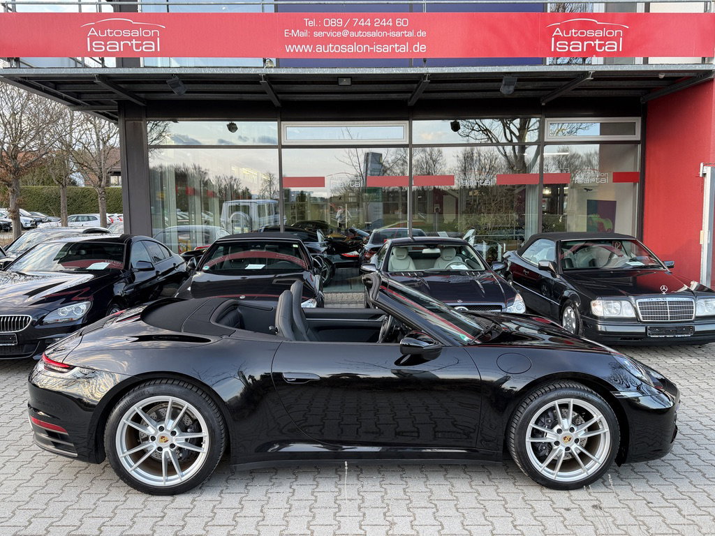 Porsche 992 Carrera 4