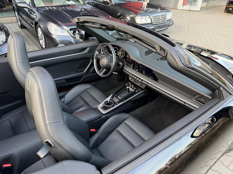 Porsche 992 Carrera 4