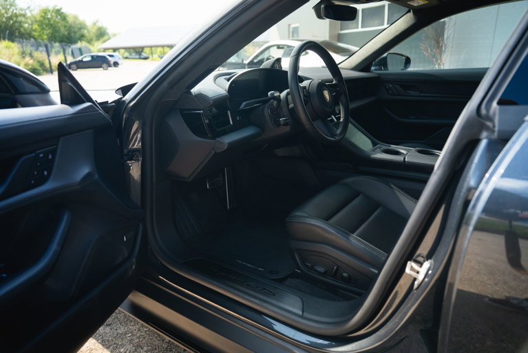 Porsche Taycan GTS Sport Turismo