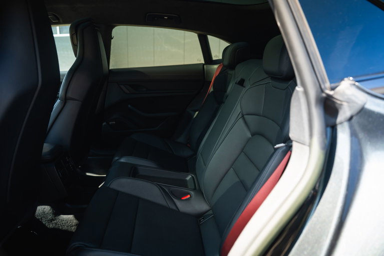 Porsche Taycan GTS Sport Turismo