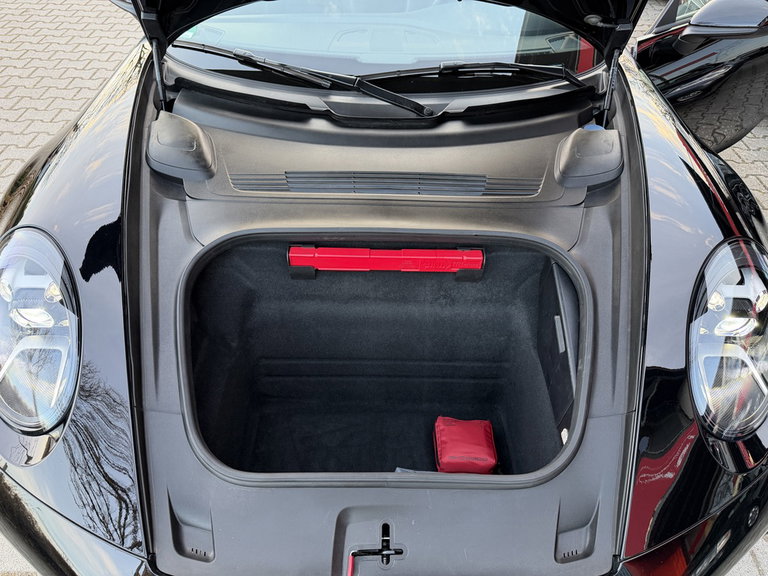 Porsche 992 Carrera 4