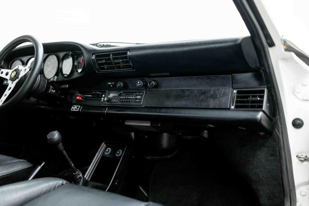 Porsche 911 Carrera 3.2 (US)