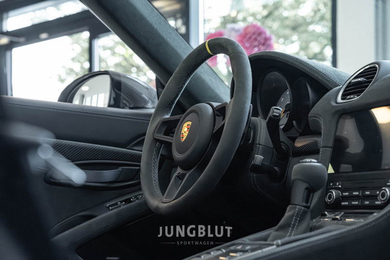 Porsche 718 Spyder RS