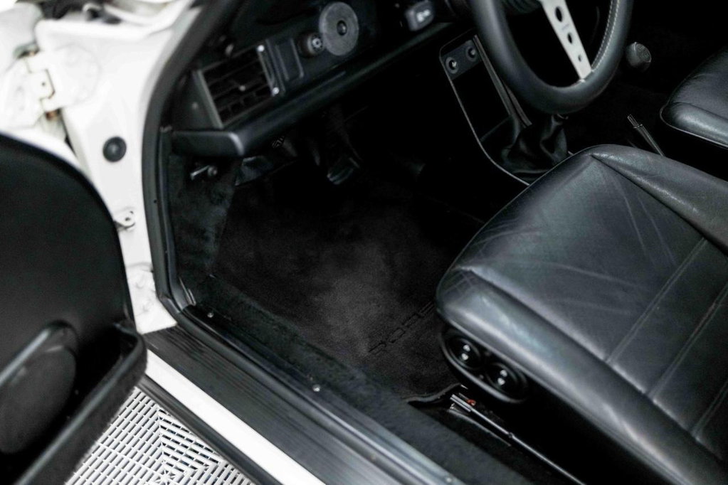 Porsche 911 Carrera 3.2 (US)