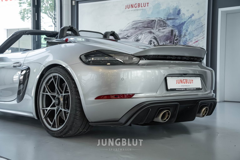 Porsche 718 Spyder RS