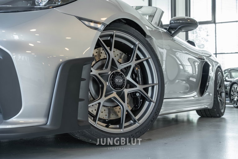 Porsche 718 Spyder RS