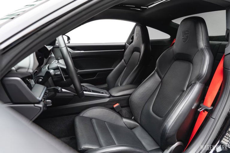 Porsche 992 Carrera 4S