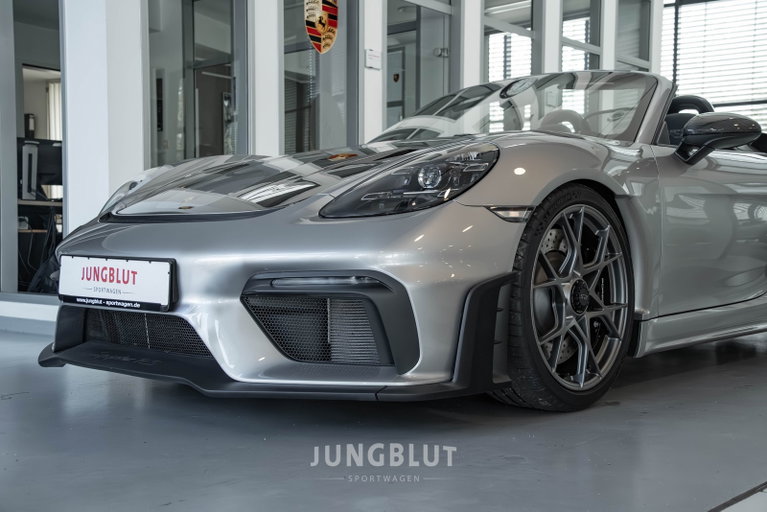 Porsche 718 Spyder RS