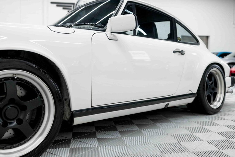 Porsche 911 Carrera 3.2 (US)