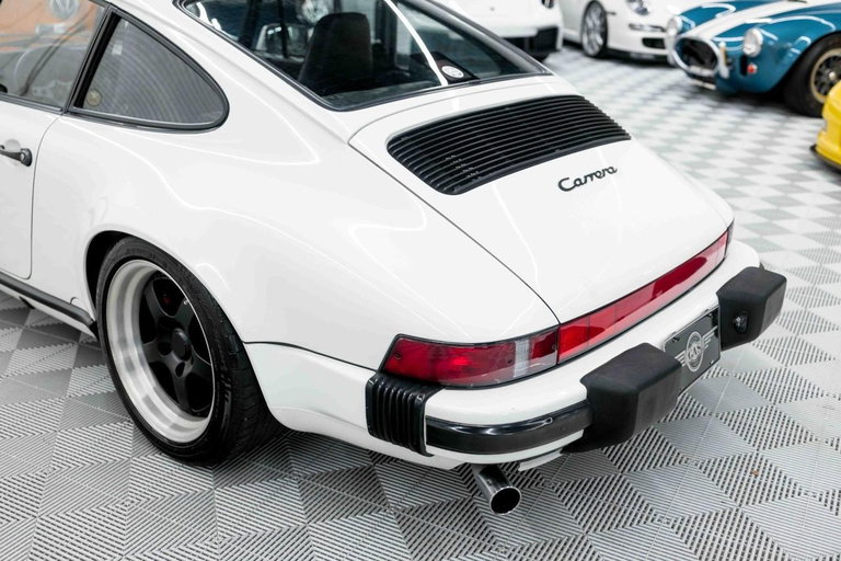 Porsche 911 Carrera 3.2 (US)