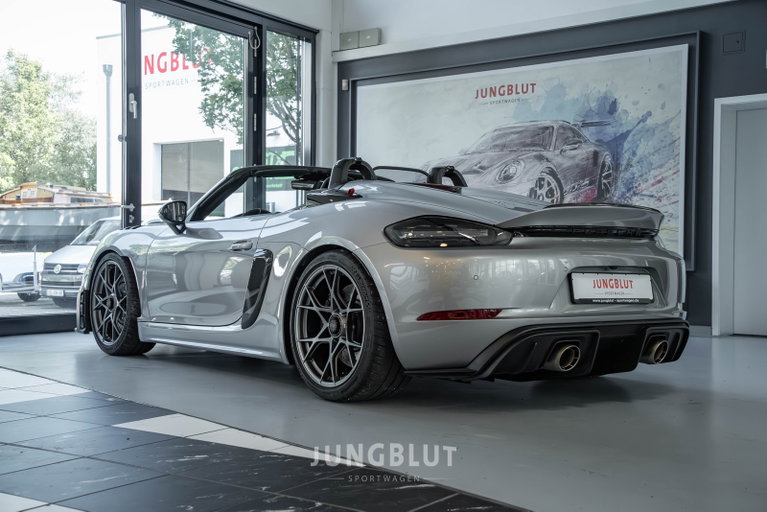 Porsche 718 Spyder RS