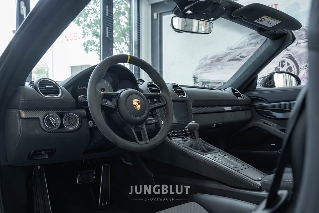 Porsche 718 Spyder RS