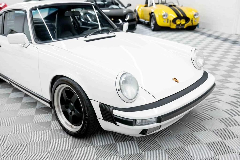 Porsche 911 Carrera 3.2 (US)