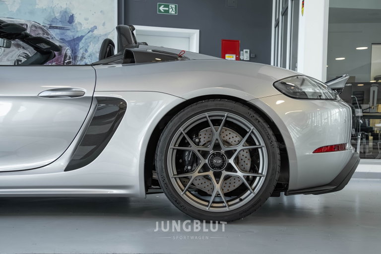 Porsche 718 Spyder RS