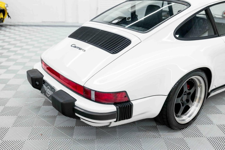 Porsche 911 Carrera 3.2 (US)
